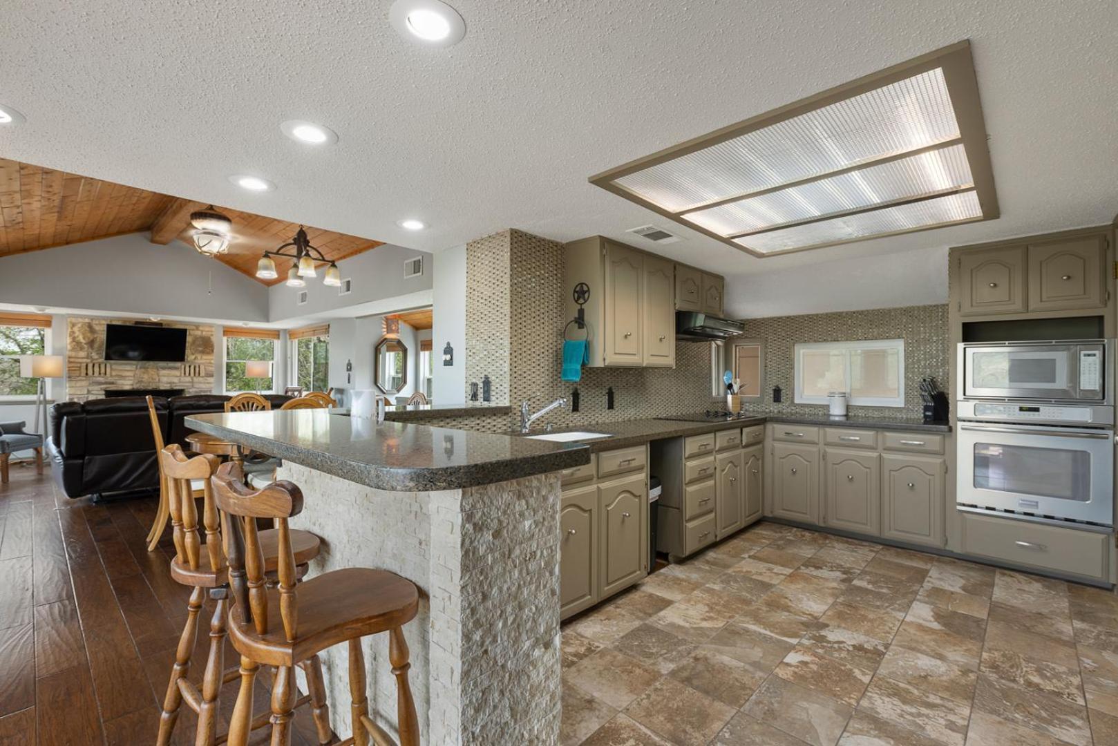 Wine Country Retreat - With A Lake View! Spicewood Exterior photo